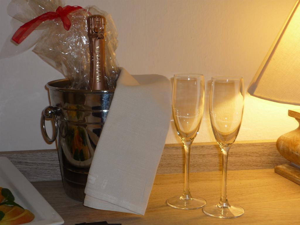 La Locanda Dell'Officina Olbia Bilik gambar