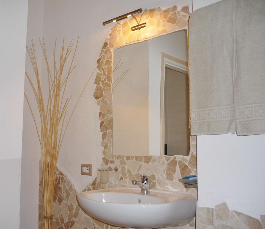 La Locanda Dell'Officina Olbia Bilik gambar